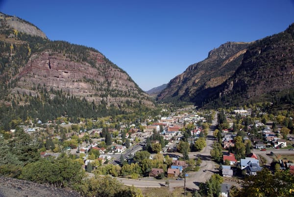 Photo of Ouray nestled between two mountain ridges